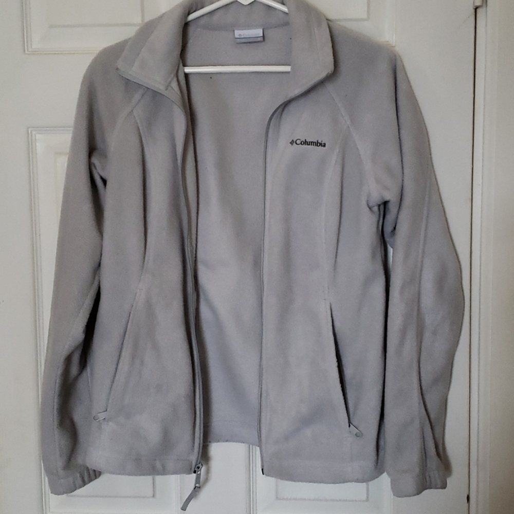 Light grey Columbia
